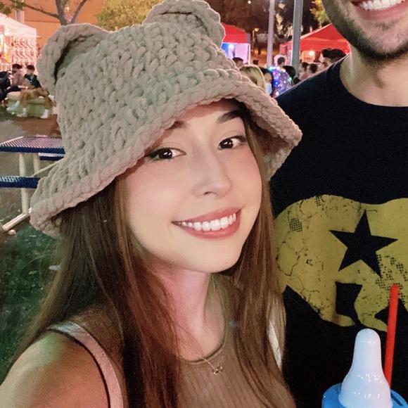 Meet your Posher, Alexis - Picture 1 of 1